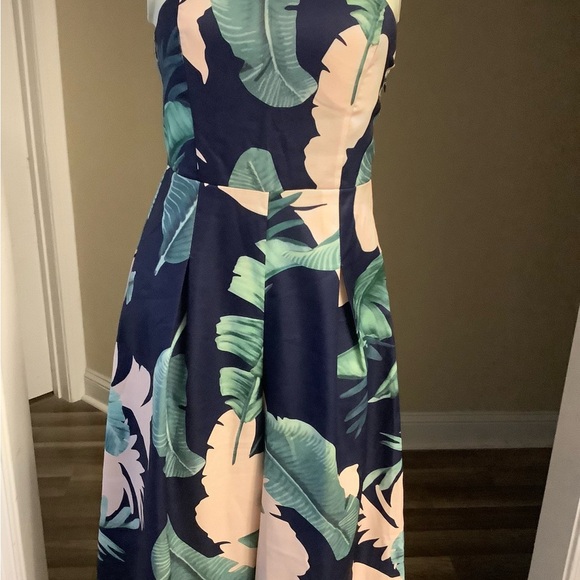 Lulus: Size M
Rain Forest Floral Strapless Jumpsuit Smocked Back For stretch - Picture 2 of 9